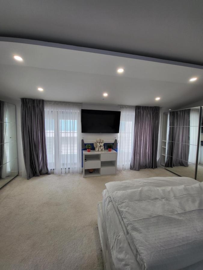 Large Luxury Apartment - Penthouse - Terrace Бухарест Экстерьер фото